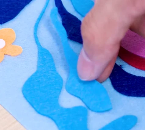 assembling non woven fabric ornaments