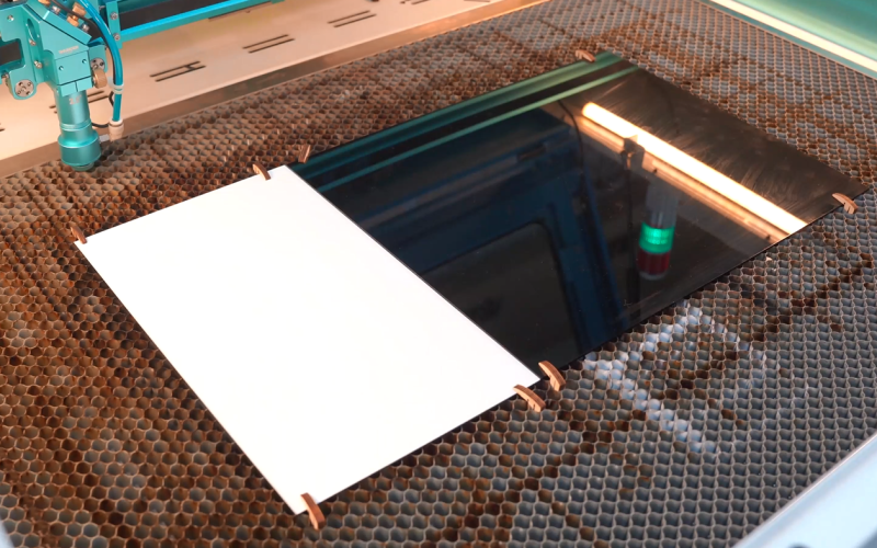 Put acrylic and ABS on the work table